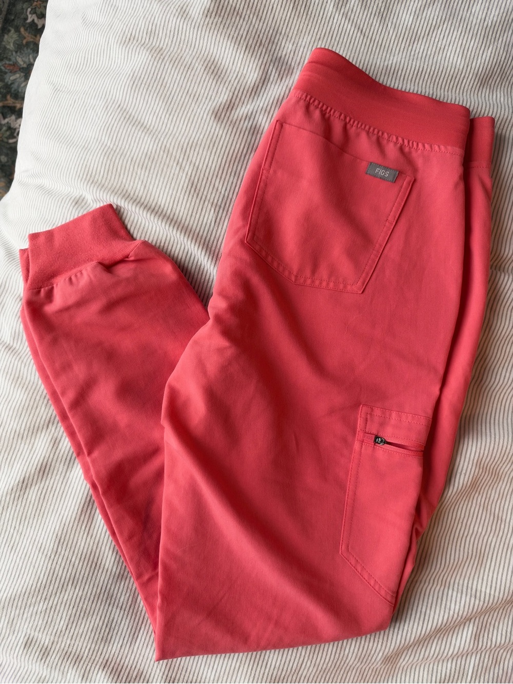 FIGS Women‘s Hot Coral Zamora Scrub Pants
